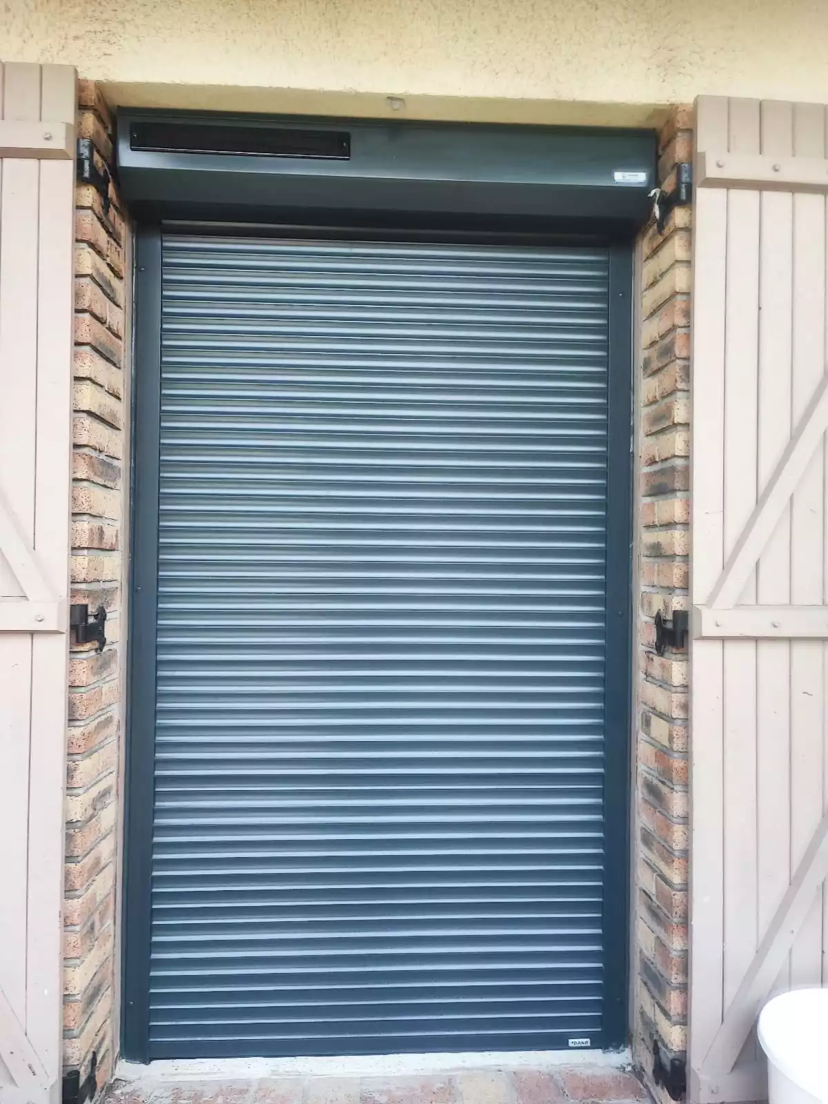 Installation portail coulissant motorisé, portillon, clôture aluminium - 012 - OUVERTIS - Neuilly-Plaisance